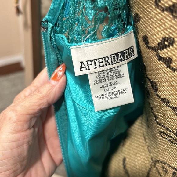 1980s does 1920s Vintage Turquoise Lace and Sequins Formal Dress size 14. - Picture 9 of 9